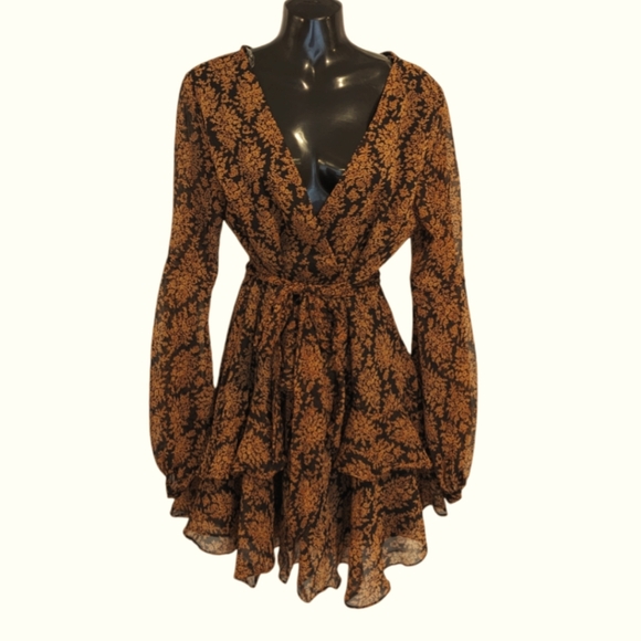 Flowy Dress with Ruffled lower half - Picture 3 of 7